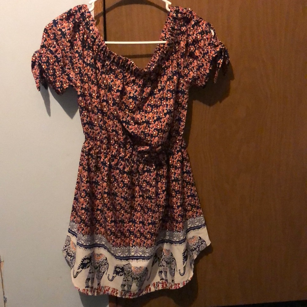 Brand: Blush
Color: navy blue, orange, red